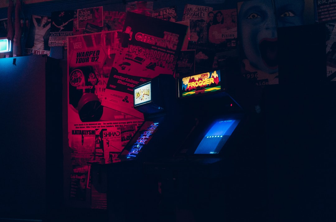 Tavolo da flipper fisico ispirato a Space Cadet Pinball di Windows