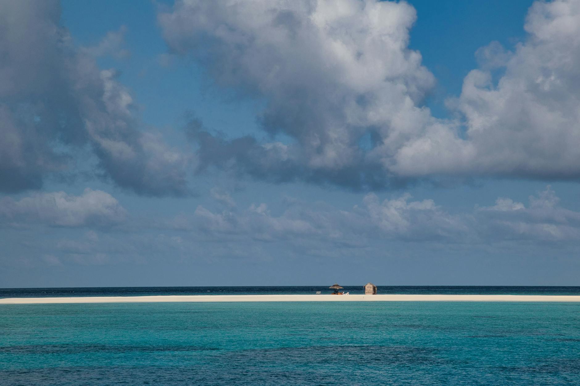 Ragazzi su un'isola deserta, atmosfera da Il signore delle mosche