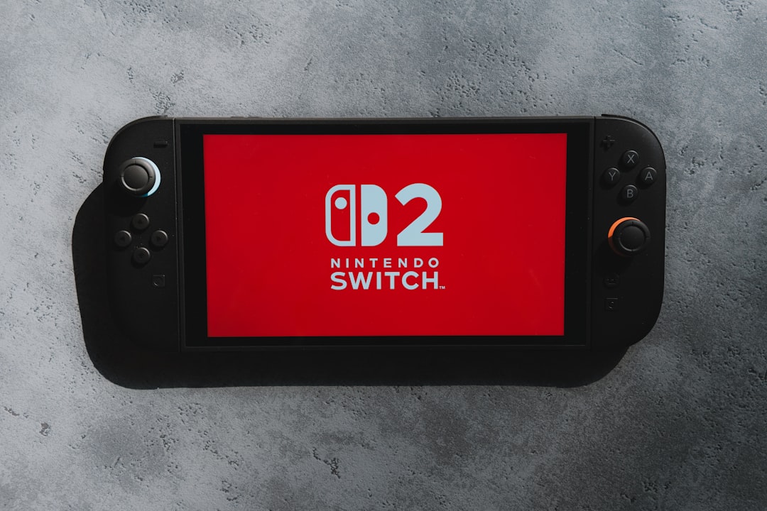 Accessori per Nintendo Switch 2: custodia, controller e power bank su uno sfondo scuro