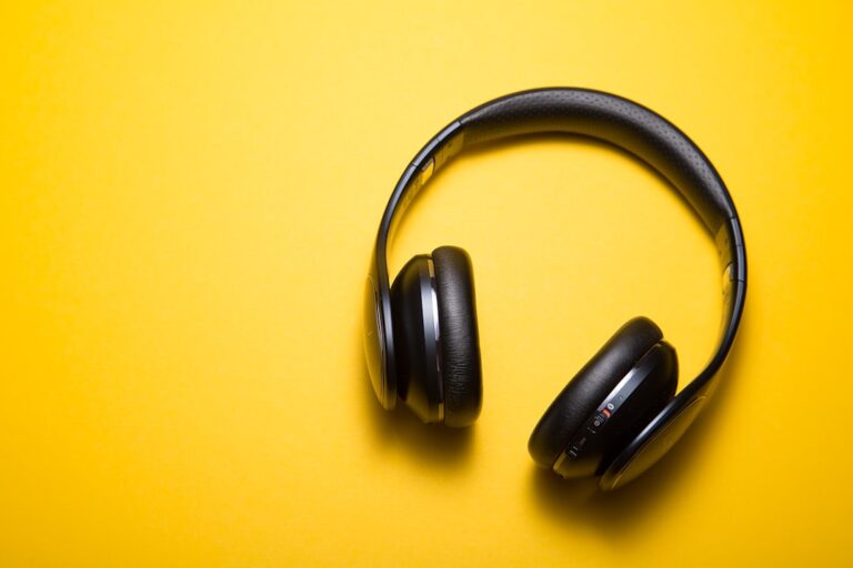 Nothing Headphone(a) cuffie over-ear ANC design trasparente