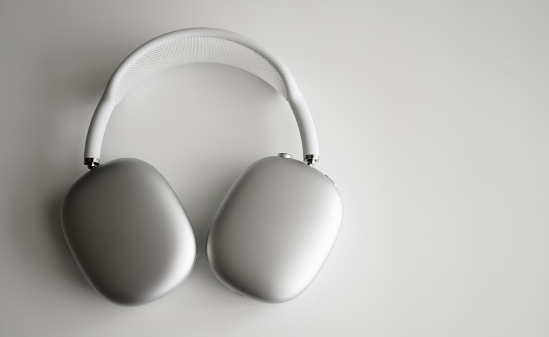 Nothing Headphone(a) cuffie over-ear bianche con design trasparente