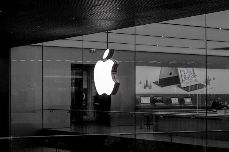iPhone su banco per permuta Apple