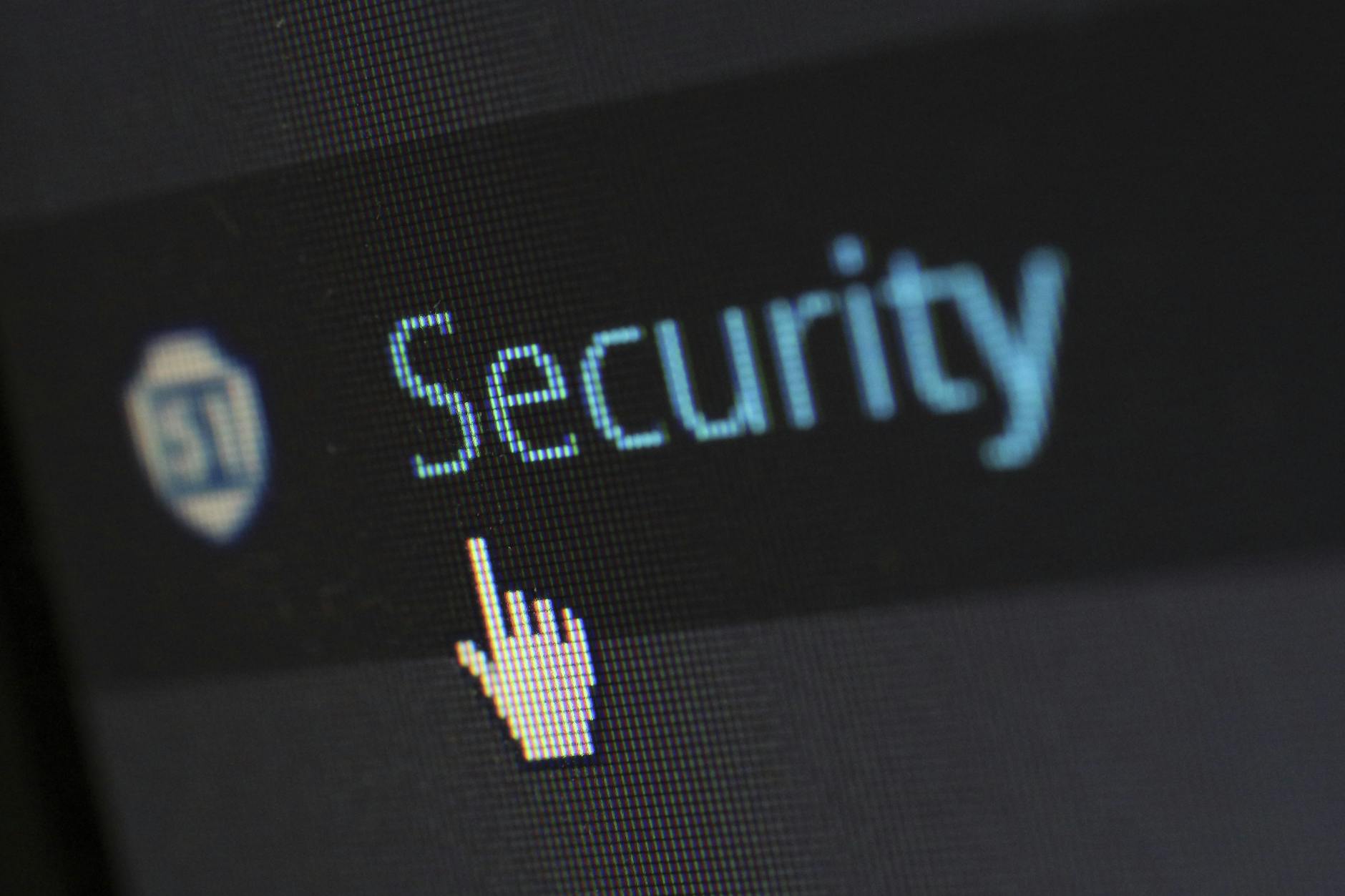 Protezione dei dati personali tra Italia e Israele, simbolo di privacy e sicurezza digitale