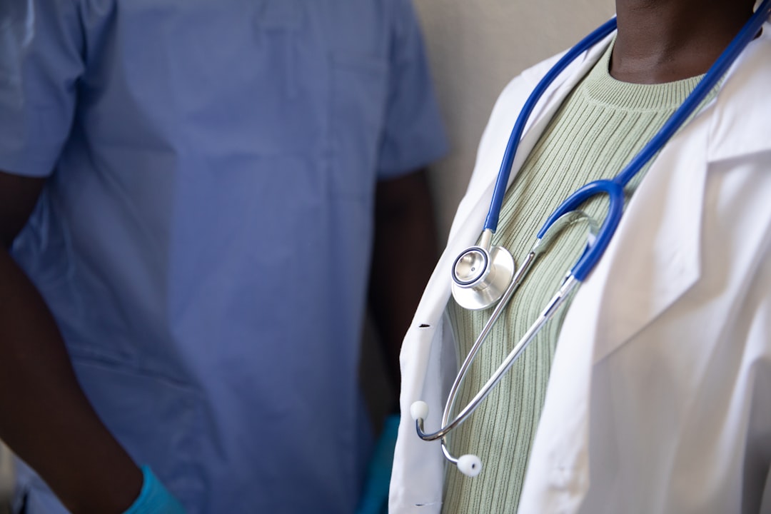 Operatori sanitari in protezione durante epidemia Ebola