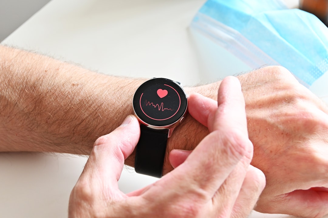 runner con cardiofrequenzimetro Garmin HRM-600 al petto durante una corsa