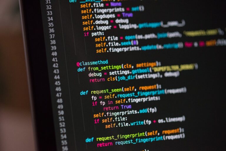 Schermata di un repository GitHub con codice e credenziali esposte