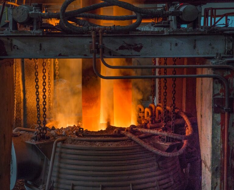Boston Metal reattore a elettrolisi molten oxide per produzione acciaio e metalli critici