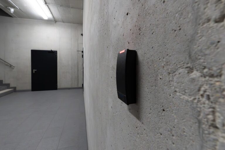 Badge di sicurezza aziendale e sistema di permessi per agenti AI enterprise
