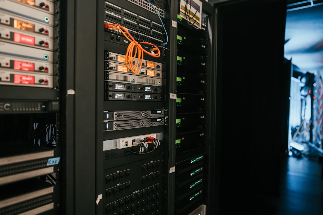 server enterprise con luci blu, sicurezza informatica