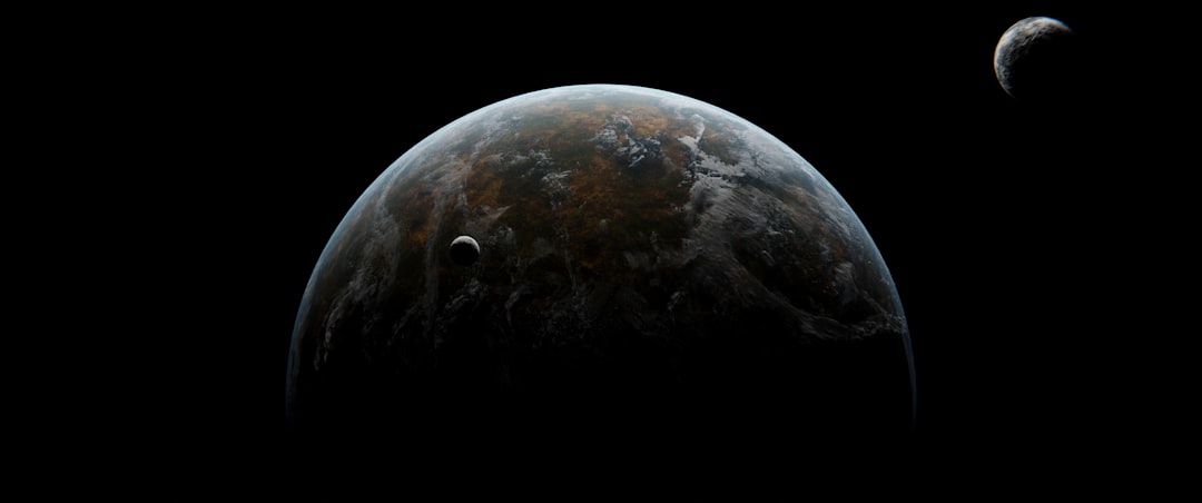 Superficie ghiacciata di Europa, luna di Giove, con crepe nella crosta