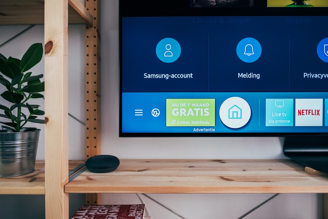 Samsung QN80F 100 pollici TV in salotto