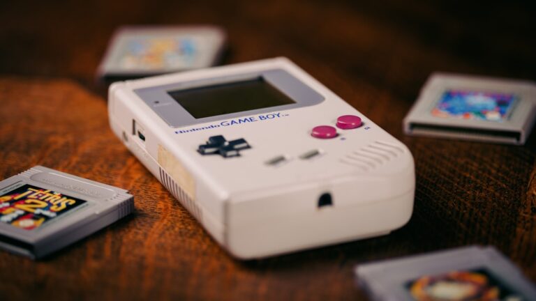 Arduboy FX-C console portatile con schermo OLED 1-bit