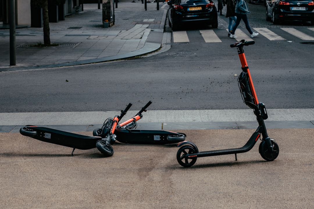 Veicolo elettrico Birò parcheggiato in città