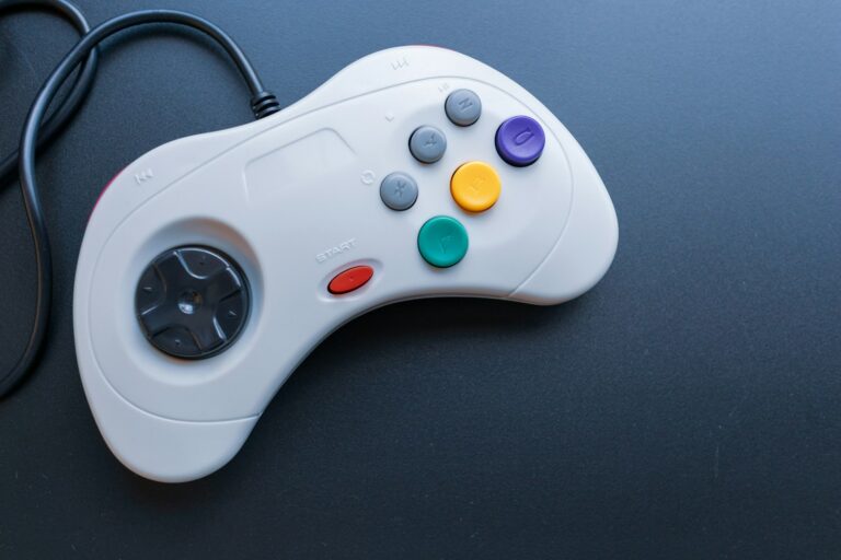 Controller da gaming su sfondo scuro, simbolo dei videogiochi FromSoftware