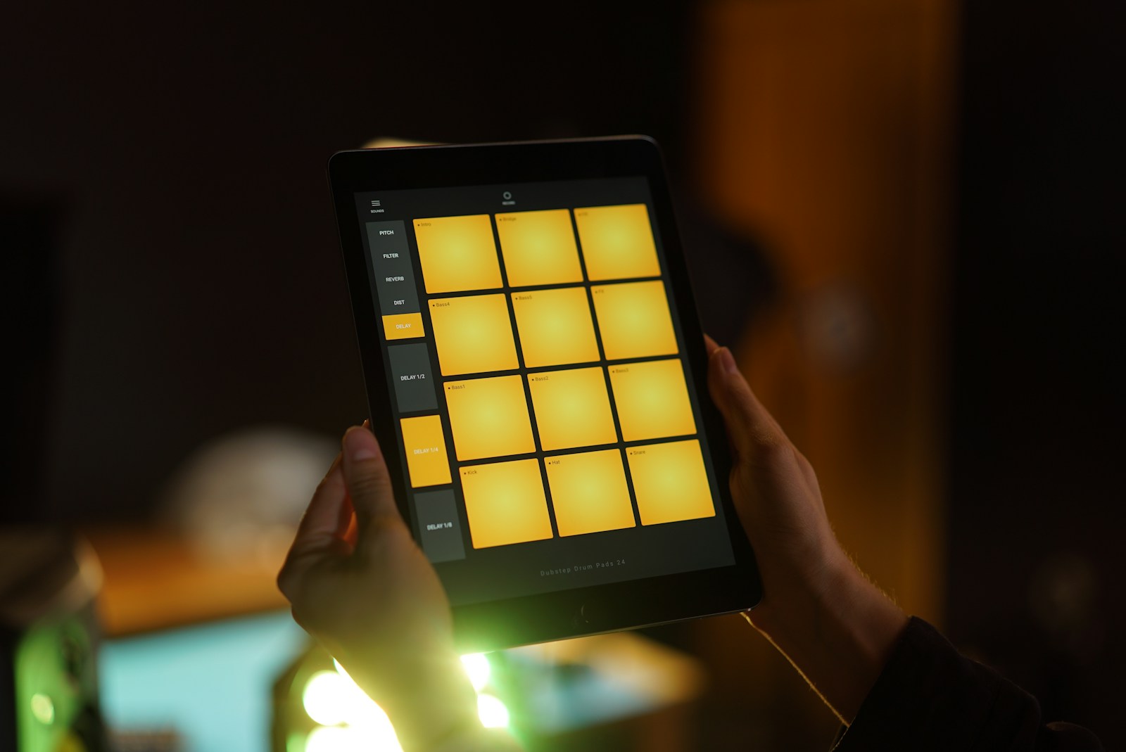 PixelRAG interfaccia di retrieval visiva con tile di screenshot indicizzati