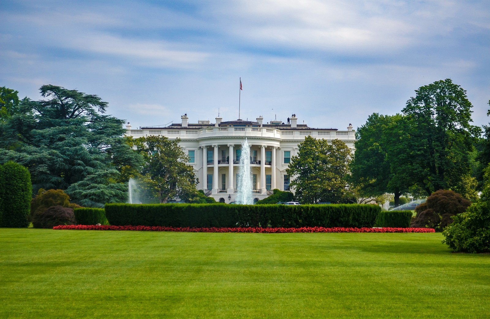 Donald Trump firma un ordine esecutivo sull'intelligenza artificiale