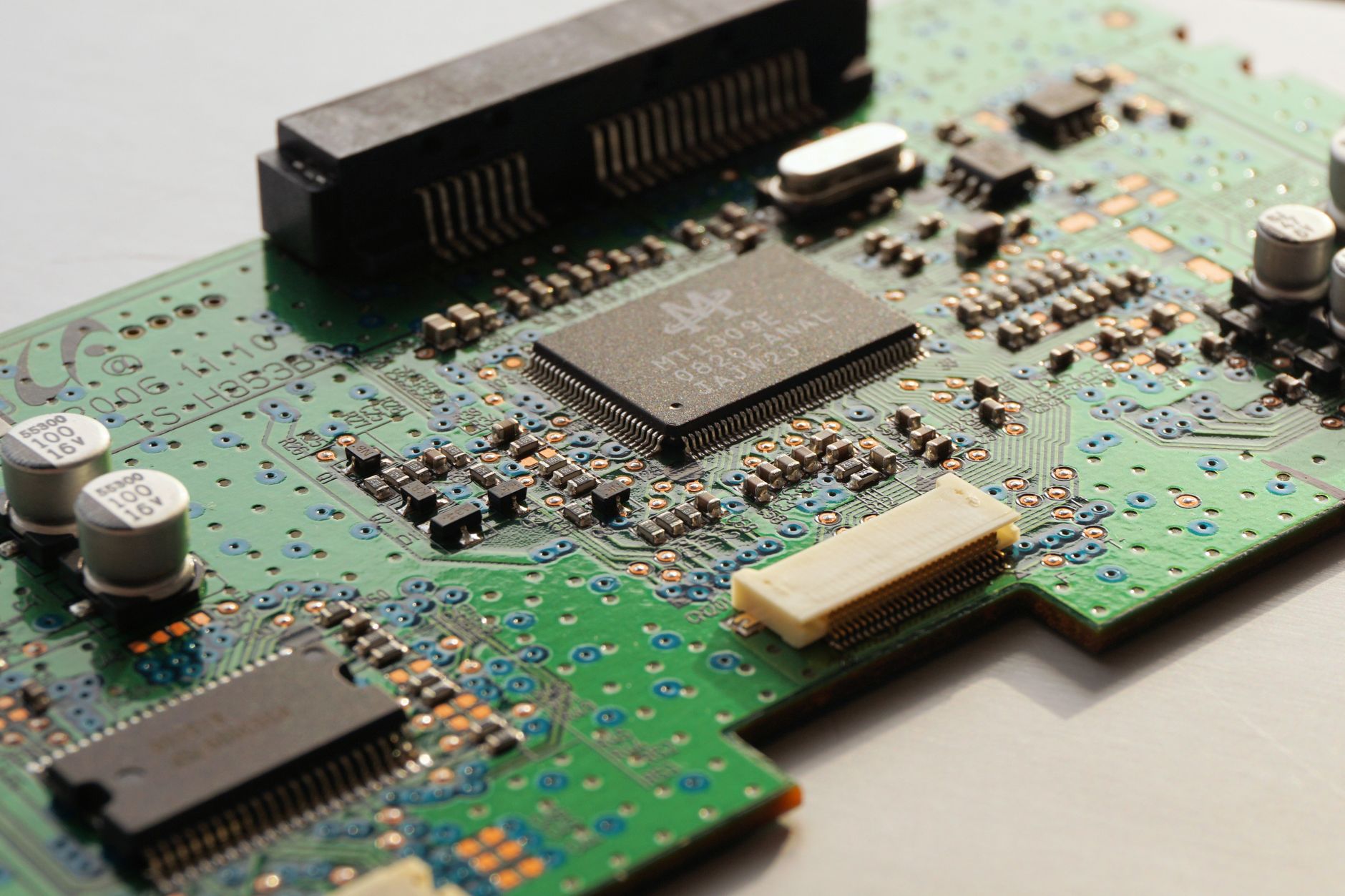 Processore ASIC su circuito stampato, hardware per addestramento AI