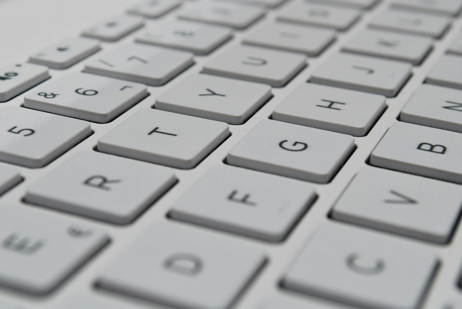 tastiera di un pc Windows con tasti evidenziati per chiudere app bloccate