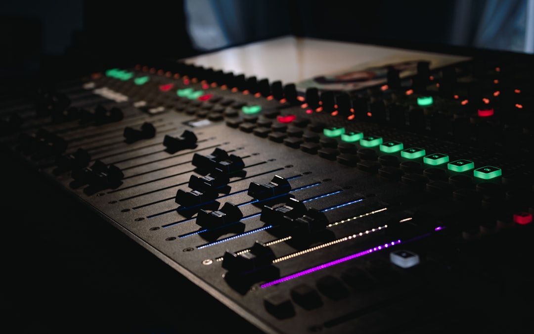 Harvey Mason Jr. CEO Recording Academy intervista Decoder podcast