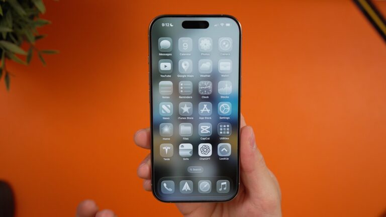gesto di cerchio sullo schermo di un iPhone per cercare