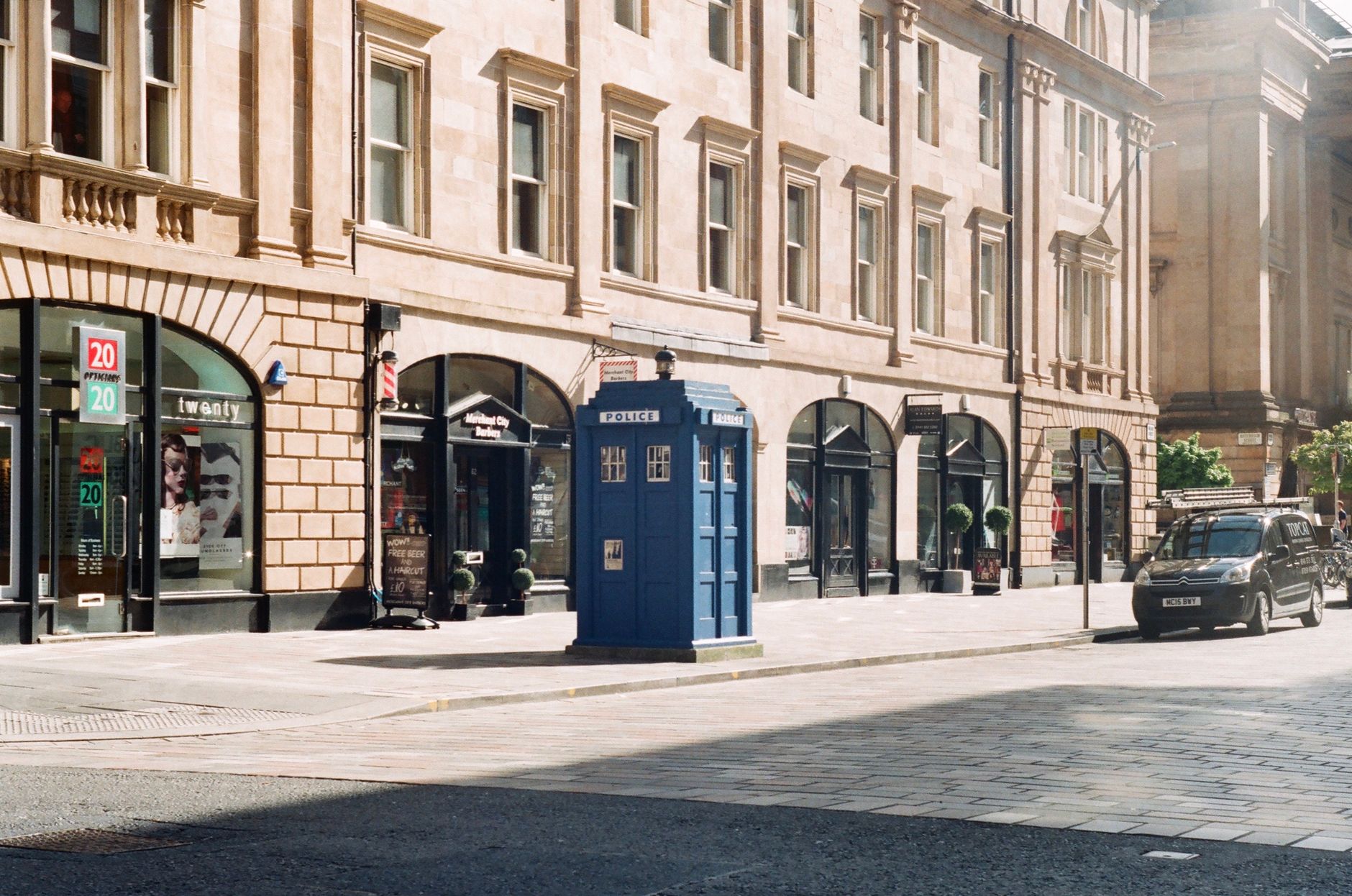 Cabina della polizia blu del TARDIS di Doctor Who
