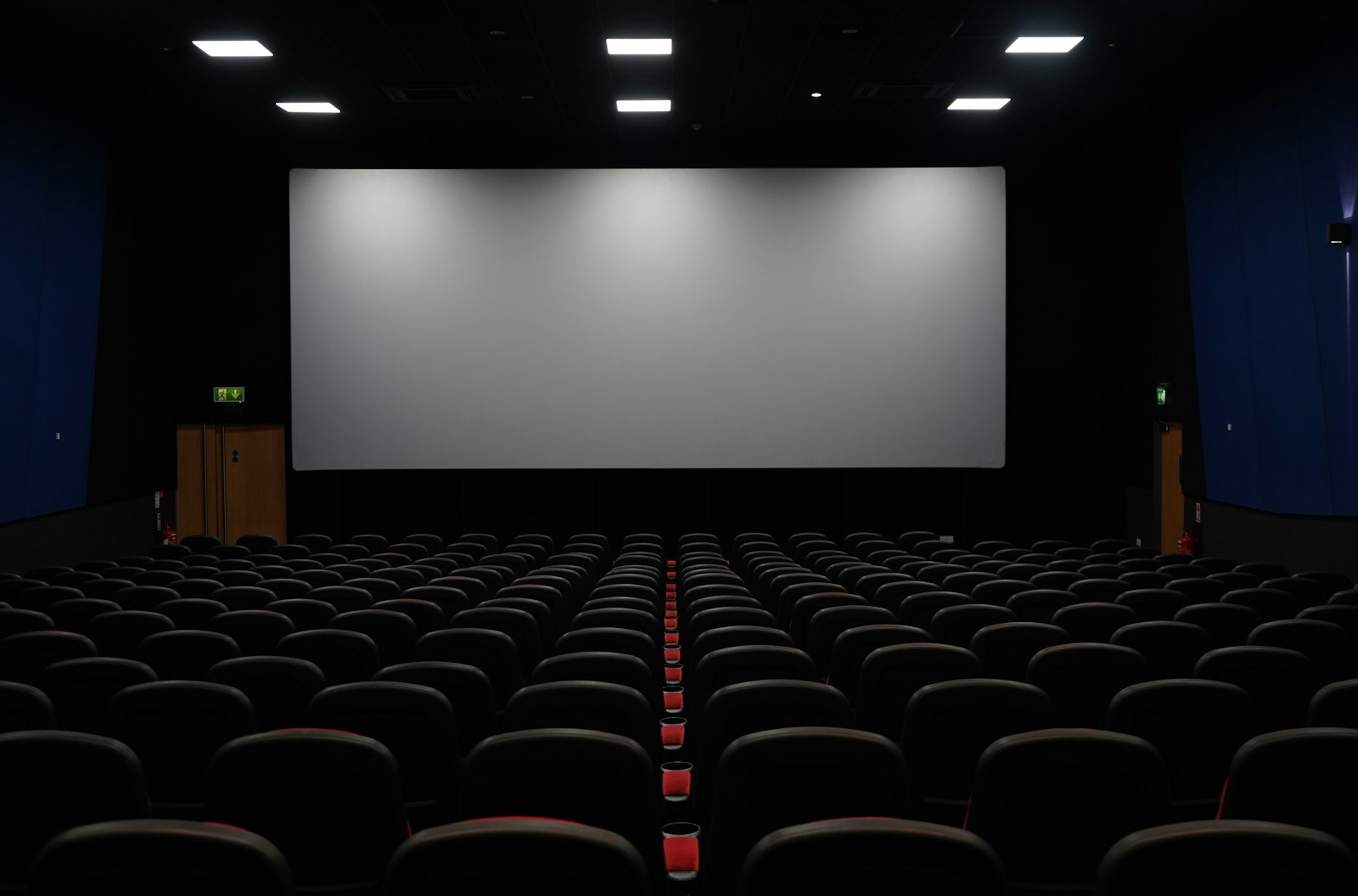Locandina del film Disclosure Day di Steven Spielberg con alieni
