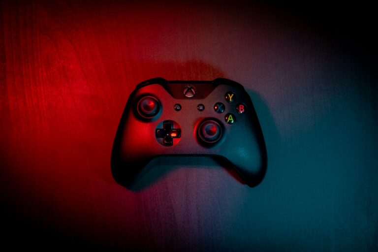 Controller Xbox su sfondo scuro simbolo del gaming Microsoft