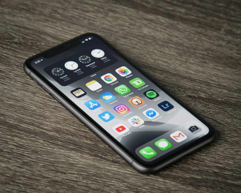 Widget di iOS 27 sulla schermata di blocco di un iPhone