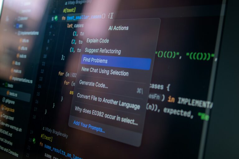 Schermata di codice con AI agent e terminale, illustrazione di SkillOpt Microsoft per ottimizzazione skill