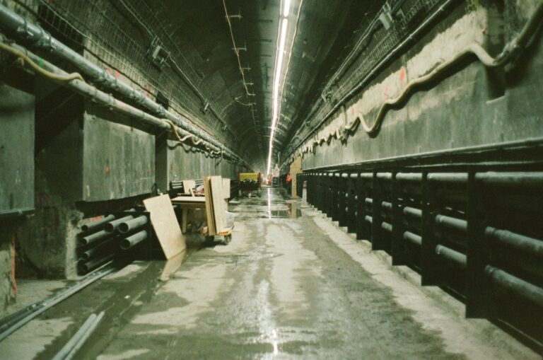 Cantiere Tav di Chiomonte con galleria in costruzione