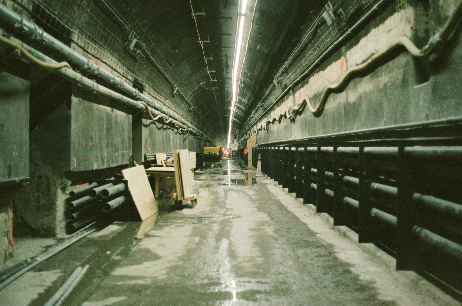 Cantiere Tav di Chiomonte con galleria in costruzione