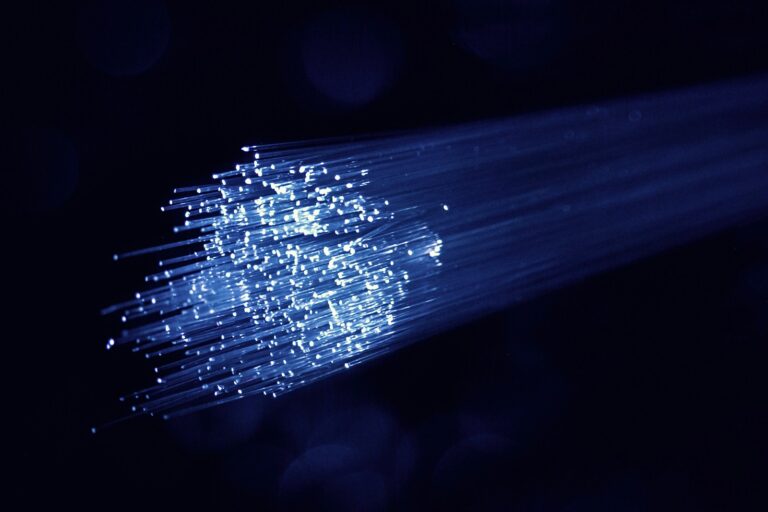 Open Fiber progetti Pnrr: fibra ottica e reti hi-tech