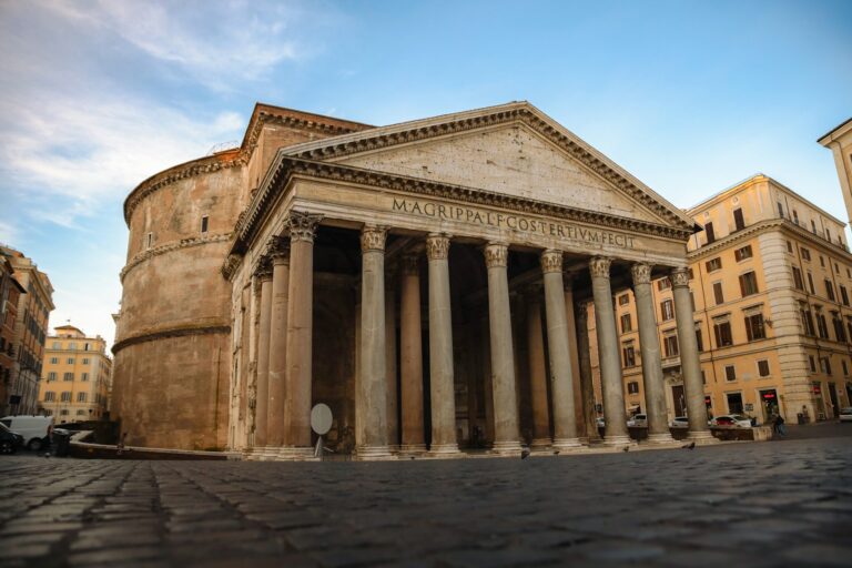 Sede di una banca italiana, risiko bancario Intesa MPS
