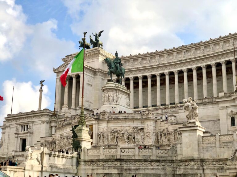 Piazza Affari ferma a +0,08%, Eni e Azimut guidano il Ftse Mib