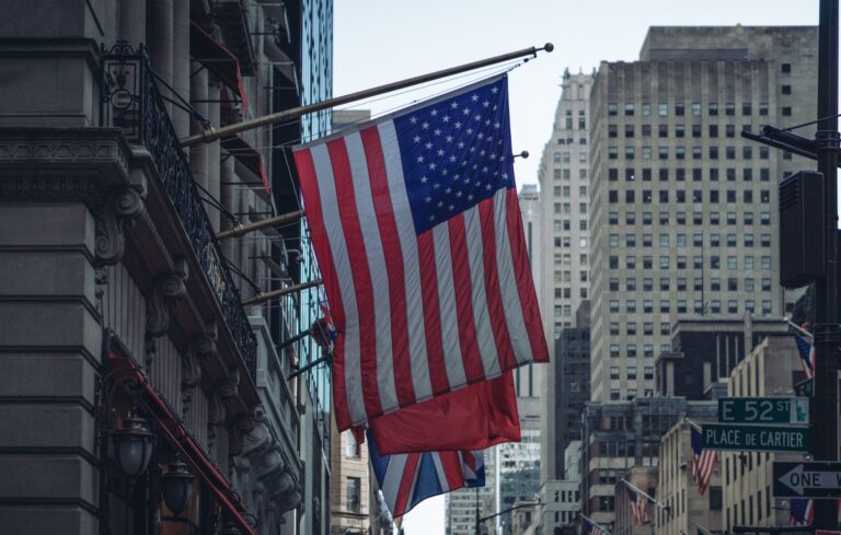 Borsa Tokyo giù dello 0,30%: pesano bond USA e tensioni Iran-Usa