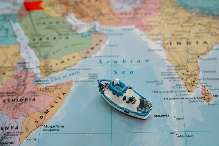 Borse asiatiche incerte tra Hormuz e attesa per l’Europa