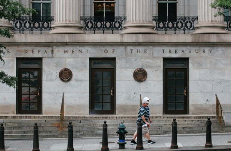Deficit USA a 432,3 miliardi a luglio: conti pubblici sotto pressione