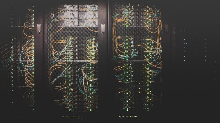 Server room di data center, OpenAI verso l'ipo