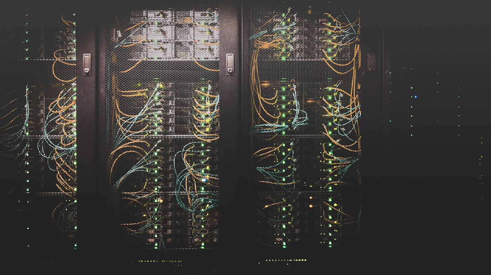 Server room di data center, OpenAI verso l'ipo
