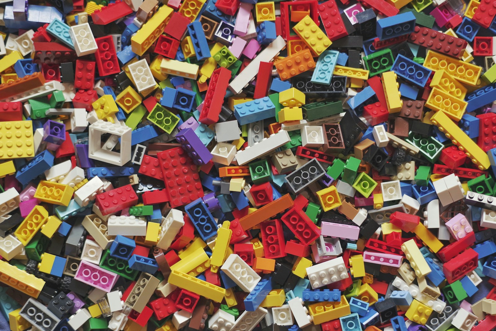 Mattoncini Lego colorati - investimento da 400 milioni di dollari in Messico