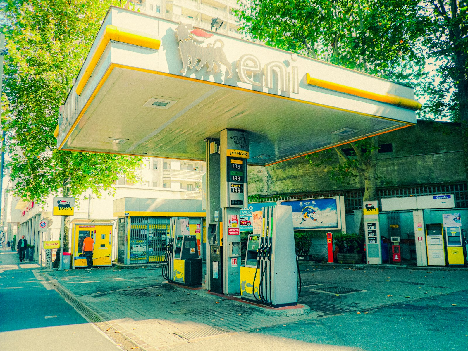 Borsa, Milano -1% con le banche giù. Ma petrolio e gas accelerano