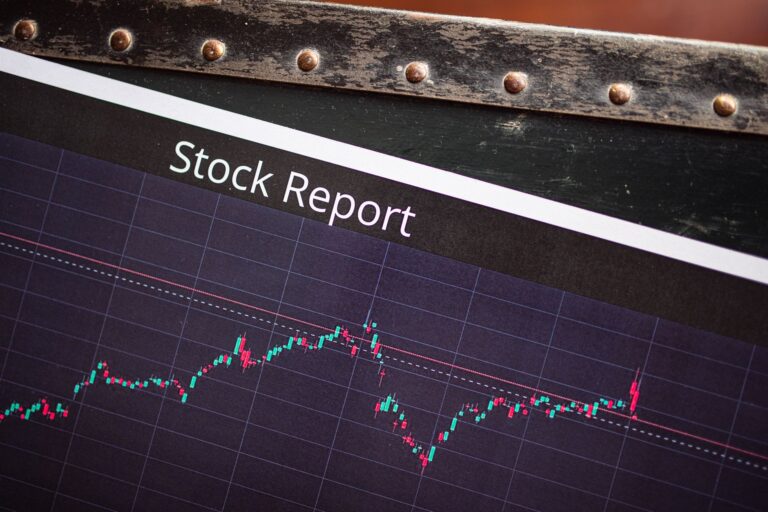 Schermo con le quotazioni della Borsa di Tokyo e l'indice Nikkei in calo dello 0,62%