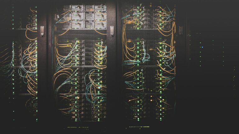 Server di un data center finanziario dove girano le infrastrutture del mercato crypto