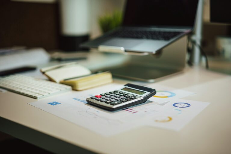 Modulo Irpef e calcolatrice: il taglio dell'aliquota al 33% fino a 55mila euro