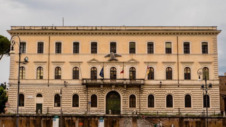 Palazzo istituzionale a Roma: le stime del Dpfp su deficit 2027 e debito pubblico