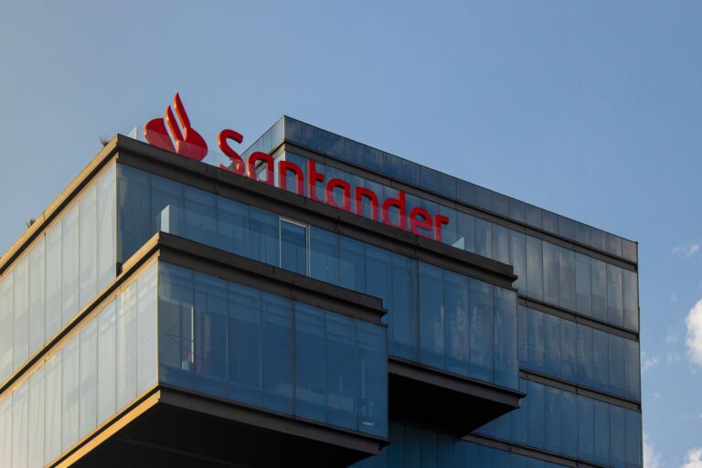 Sede di una banca italiana, sfondo per l'offerta Mps-Intesa sul premio