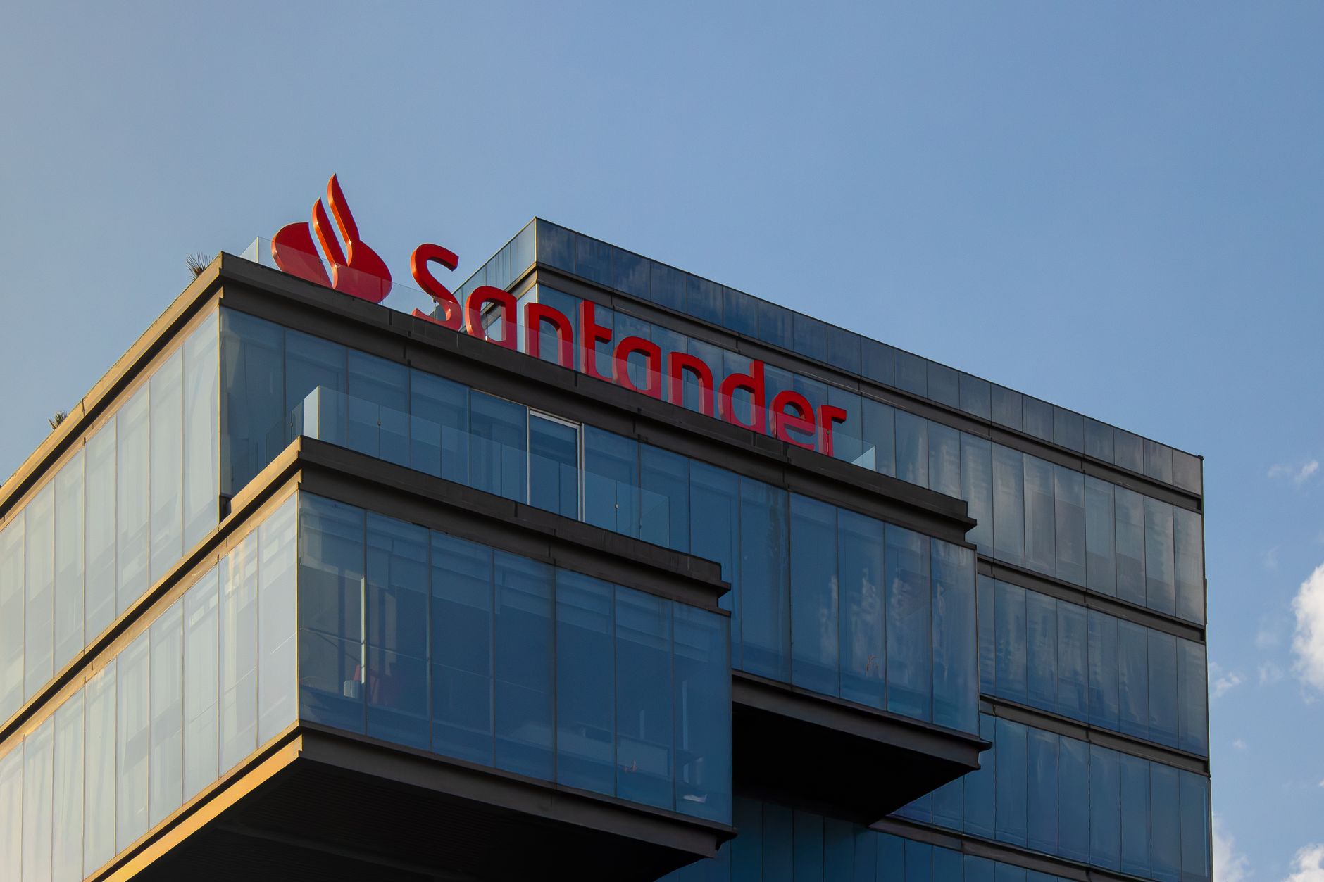 Sede di una banca italiana, sfondo per l'offerta Mps-Intesa sul premio