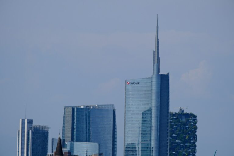 Opas Intesa su Mps con aumento di 0,25 euro della componente cash
