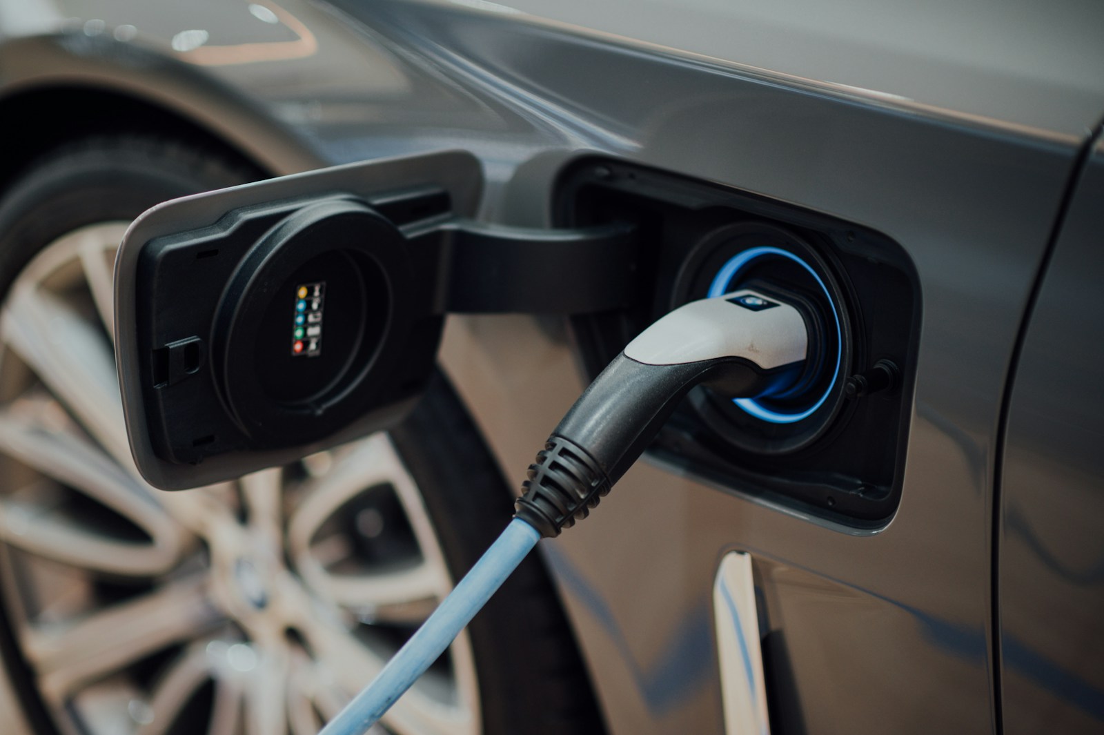 Auto elettrica in ricarica: immatricolazioni in Europa a +10,2% a settembre