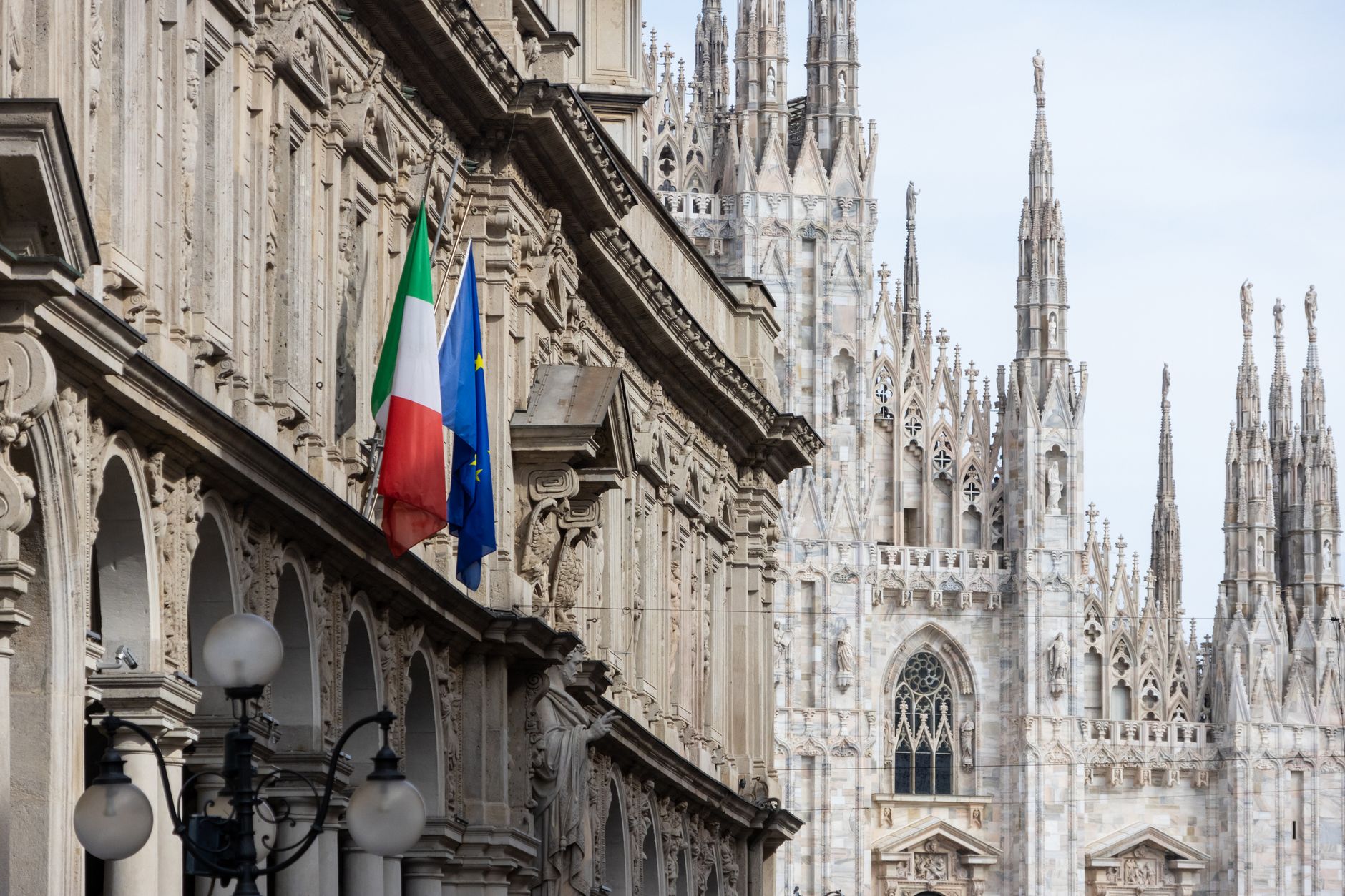 Ftse Mib -2,51% sotto 50.000: perché Milano va peggio d’Europa